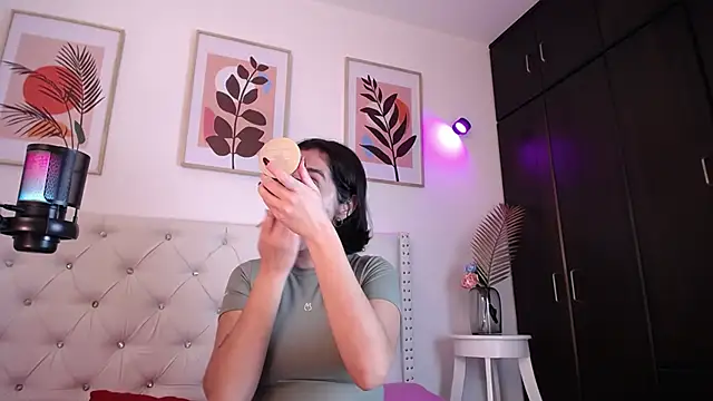 Snapshot of barbyehot chatting on November 23, 2025, 6:19 pm barbyehot online show from November 23, 2025, 6:19 pm