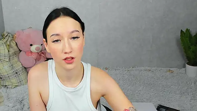 EileenMoores online show from November 28, 2025, 7:44 am