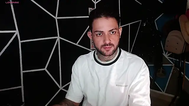 nicolastorres99 online show from October 31, 2025, 2:23 am