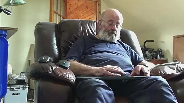 janzer13 online show from September 23, 2025, 2:31 pm