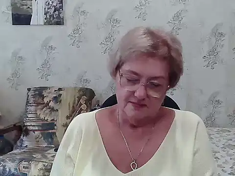 Snapshot of Renata62011 chatting on September 10, 2025, 11:10 am Renata62011 online show from September 10, 2025, 11:10 am