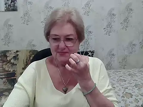 Snapshot of Renata62011 chatting on October 19, 2025, 12:06 pm Renata62011 online show from October 19, 2025, 12:06 pm