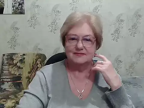Snapshot of Renata62011 chatting on November 4, 2025, 4:11 am Renata62011 online show from November 4, 2025, 4:11 am