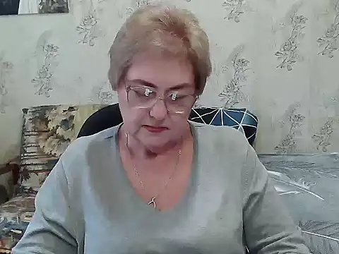 Snapshot of Renata62011 chatting on November 10, 2025, 11:42 am Renata62011 online show from November 10, 2025, 11:42 am