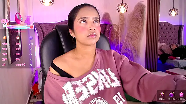 SophiaWalker 1 online show from November 26, 2025, 12:28 pm