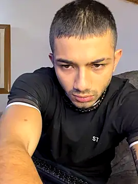 Snapshot of ArturoCardona_ chatting on October 17, 2025, 10:40 am ArturoCardona online show from October 17, 2025, 10:40 am