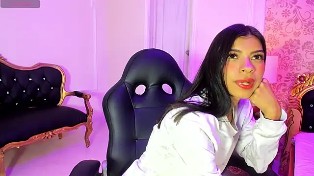 Lola Pierce online show from September 12, 2025, 12:16 pm