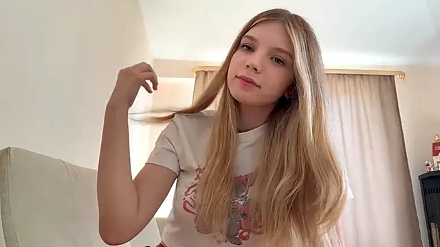 FruityXo online show from October 4, 2025, 10:24 am