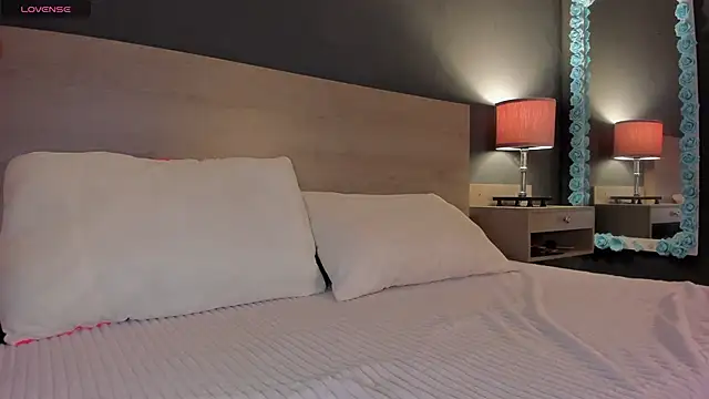 Zoe Ruiiz online show from December 3, 2025, 10:30 pm