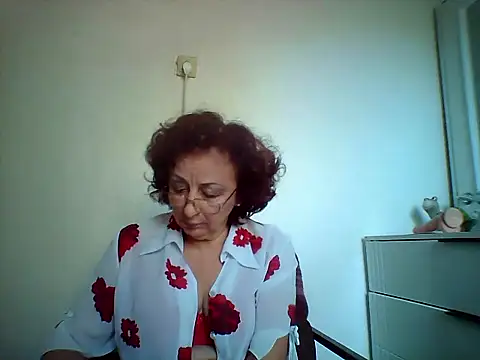 Snapshot of Julia54391 chatting on September 11, 2025, 6:35 am Julia54391 online show from September 11, 2025, 6:35 am
