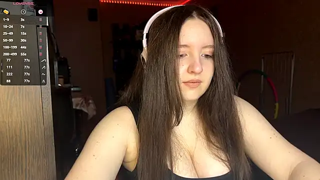 LauretteRagar online show from October 27, 2025, 6:23 pm