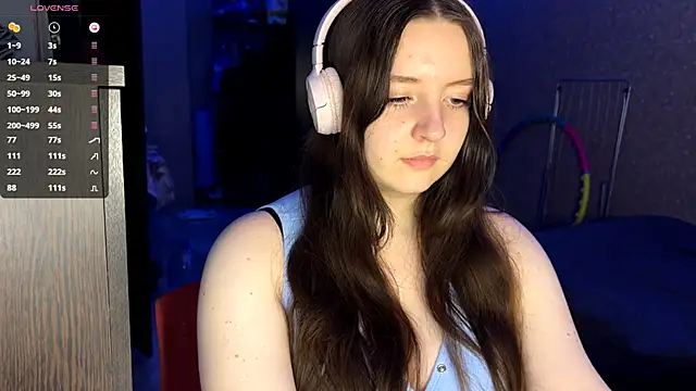 LauretteRagar online show from November 19, 2025, 5:24 pm