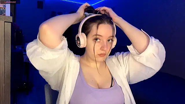 LauretteRagar online show from December 4, 2025, 5:32 pm