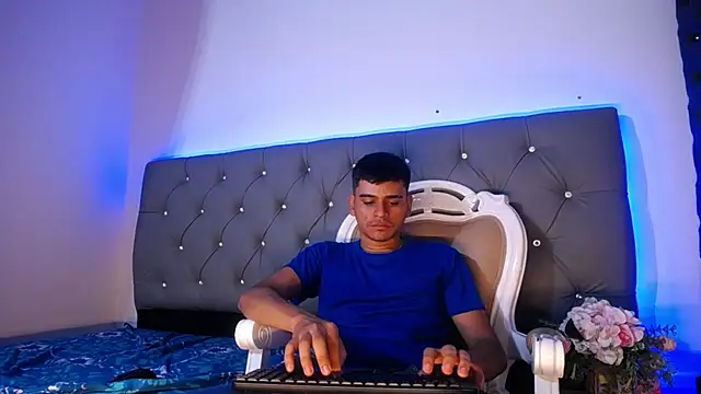 Snapshot of Charlie_Cock_ chatting on October 29, 2025, 4:26 am Charlie Cock online show from October 29, 2025, 4:26 am