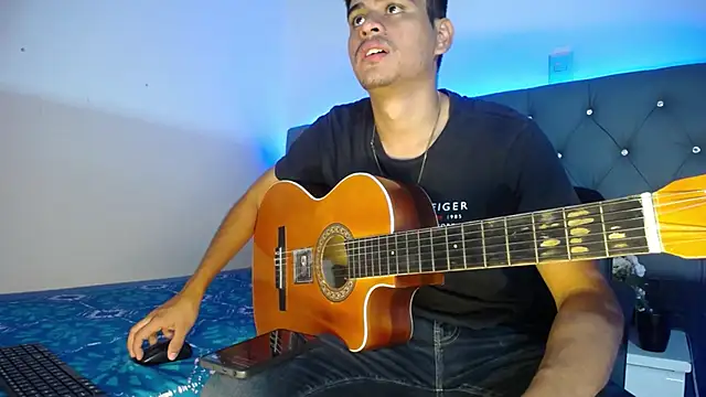 Snapshot of Charlie_Cock_ chatting on November 13, 2025, 4:00 am Charlie Cock online show from November 13, 2025, 4:00 am