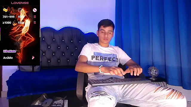 Snapshot of Charlie_Cock_ chatting on November 23, 2025, 4:23 am Charlie Cock online show from November 23, 2025, 4:23 am