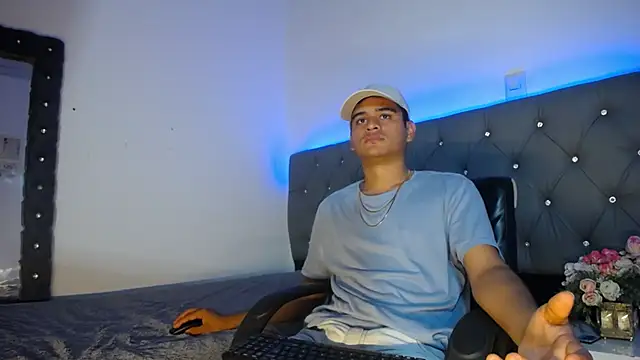 Snapshot of Charlie_Cock_ chatting on November 25, 2025, 4:01 am Charlie Cock online show from November 25, 2025, 4:01 am