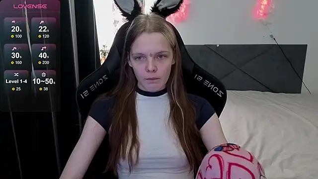 Luna Navy online show from September 13, 2025, 9:42 am