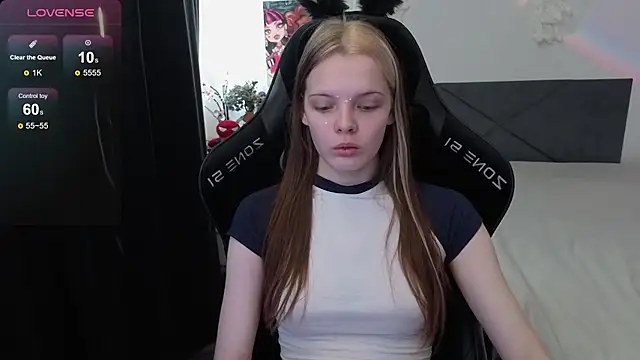 Luna Navy online show from September 19, 2025, 9:11 am