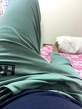 bigbulllaksh online show from October 8, 2025, 5:32 pm