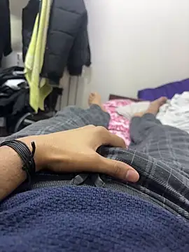 bigbulllaksh online show from November 3, 2025, 9:27 pm