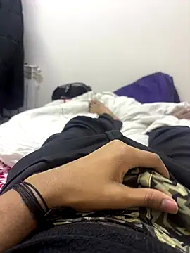 bigbulllaksh online show from November 16, 2025, 6:24 pm