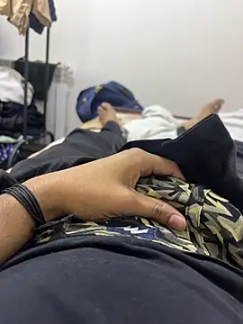 bigbulllaksh online show from November 21, 2025, 5:44 pm