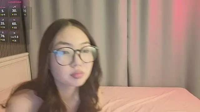 Snapshot of akino_hen chatting on October 7, 2025, 8:06 pm akino hen online show from October 7, 2025, 8:06 pm