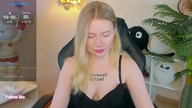 Lillie Berry online show from November 23, 2025, 4:45 am