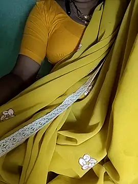 Hotty-Monaa online show from October 19, 2025, 5:02 pm