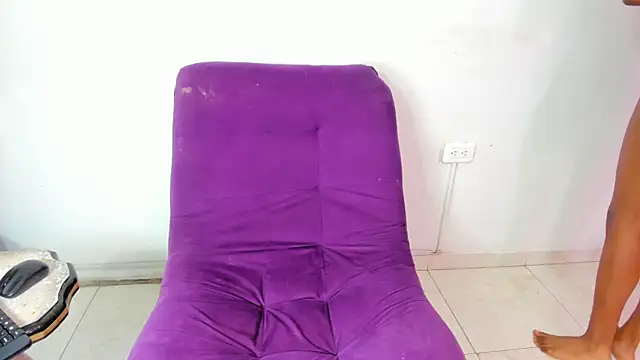 Snapshot of Nini_Beyker chatting on November 24, 2025, 1:11 pm Nini Beyker online show from November 24, 2025, 1:11 pm