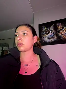 Snapshot of AriaBliss- chatting on September 22, 2025, 3:30 am AriaBliss- online show from September 22, 2025, 3:30 am