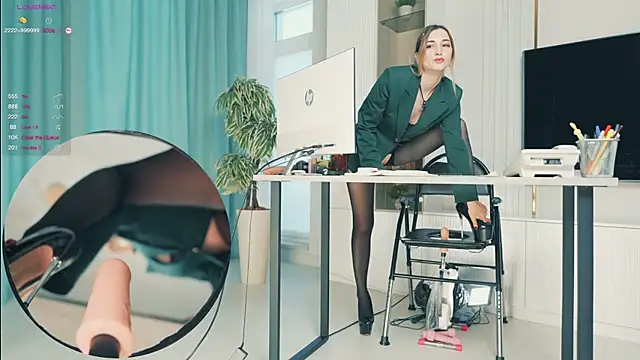 milahouston online show from December 5, 2025, 7:06 am