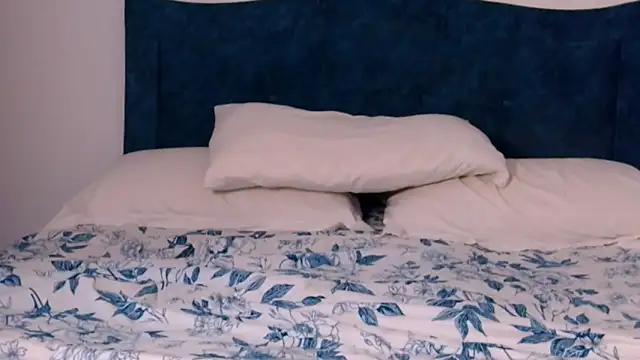 angelinhaaa online show from November 29, 2025, 2:03 am