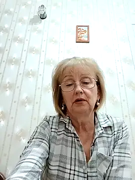 AlikaSwan5821 online show from November 3, 2025, 8:43 pm