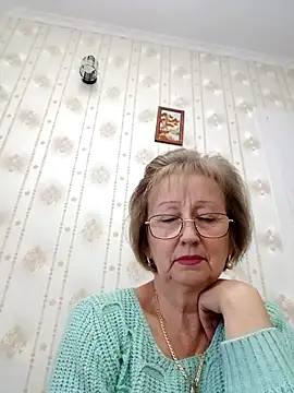 AlikaSwan5821 online show from December 2, 2025, 7:42 pm