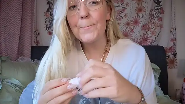 Snapshot of Daisyxoxo_ chatting on November 13, 2025, 9:41 am Daisyxoxo online show from November 13, 2025, 9:41 am