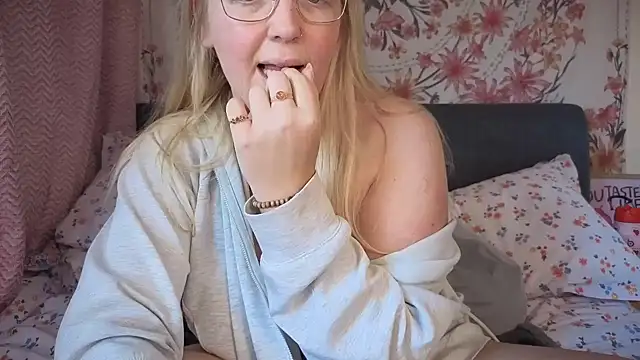 Snapshot of Daisyxoxo_ chatting on November 16, 2025, 10:54 am Daisyxoxo online show from November 16, 2025, 10:54 am