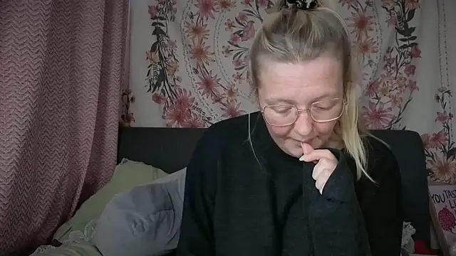 Snapshot of Daisyxoxo_ chatting on December 5, 2025, 9:40 am Daisyxoxo online show from December 5, 2025, 9:40 am