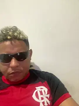 Snapshot of Nillsobluyy chatting on December 19, 2025, 1:29 pm Nillsobluyy online show from December 19, 2025, 1:29 pm