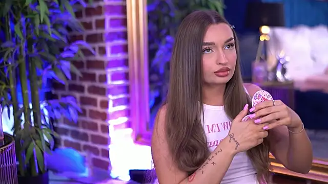 Snapshot of MillaSerene chatting on November 6, 2025, 6:14 am MillaSerene online show from November 6, 2025, 6:14 am