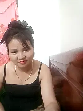 Snapshot of Heulwen-22 chatting on November 2, 2025, 9:44 am Heulwen-22 online show from November 2, 2025, 9:44 am