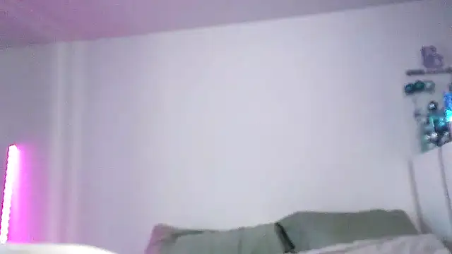 Snapshot of SparklingSoleil chatting on December 14, 2025, 8:13 pm SparklingSoleil online show from December 14, 2025, 8:13 pm