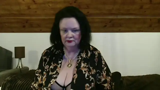 TiffanyMature online show from November 7, 2025, 10:32 pm