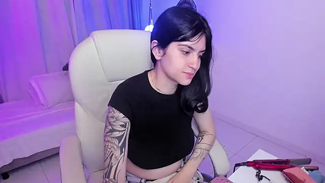 kurito  online show from November 18, 2025, 3:45 am