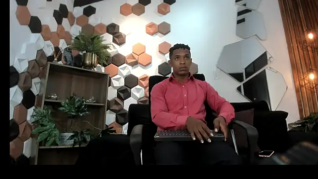 Snapshot of ItaloMoore chatting on October 6, 2025, 11:51 am ItaloMoore online show from October 6, 2025, 11:51 am