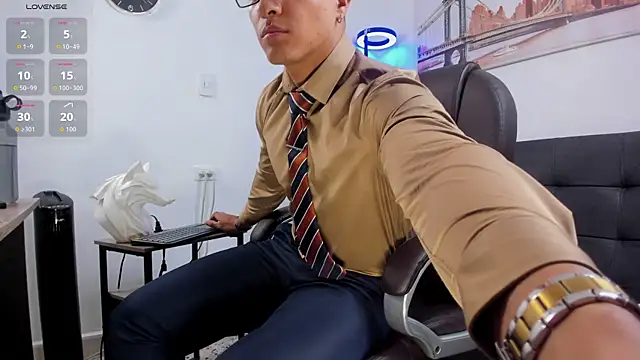 Snapshot of Dash_Bukoski chatting on November 4, 2025, 12:48 pm Dash Bukoski online show from November 4, 2025, 12:48 pm