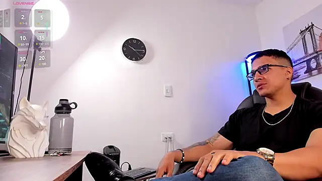 Snapshot of Dash_Bukoski chatting on November 25, 2025, 12:38 pm Dash Bukoski online show from November 25, 2025, 12:38 pm