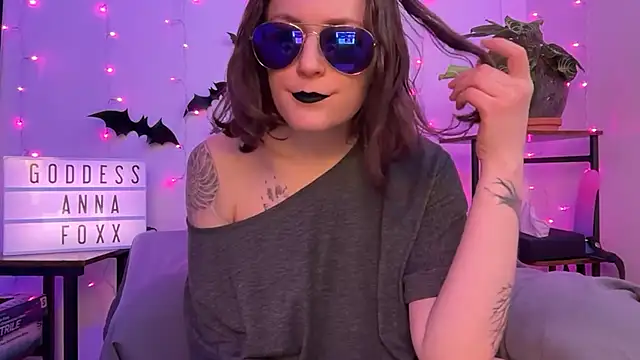 mistressannafoxx online show from December 15, 2025, 10:25 pm