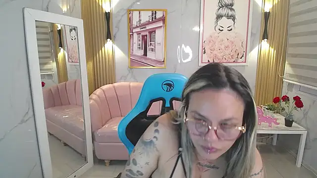 Snapshot of Jade_Jones_a chatting on October 9, 2025, 3:48 am Jade Jones a online show from October 9, 2025, 3:48 am